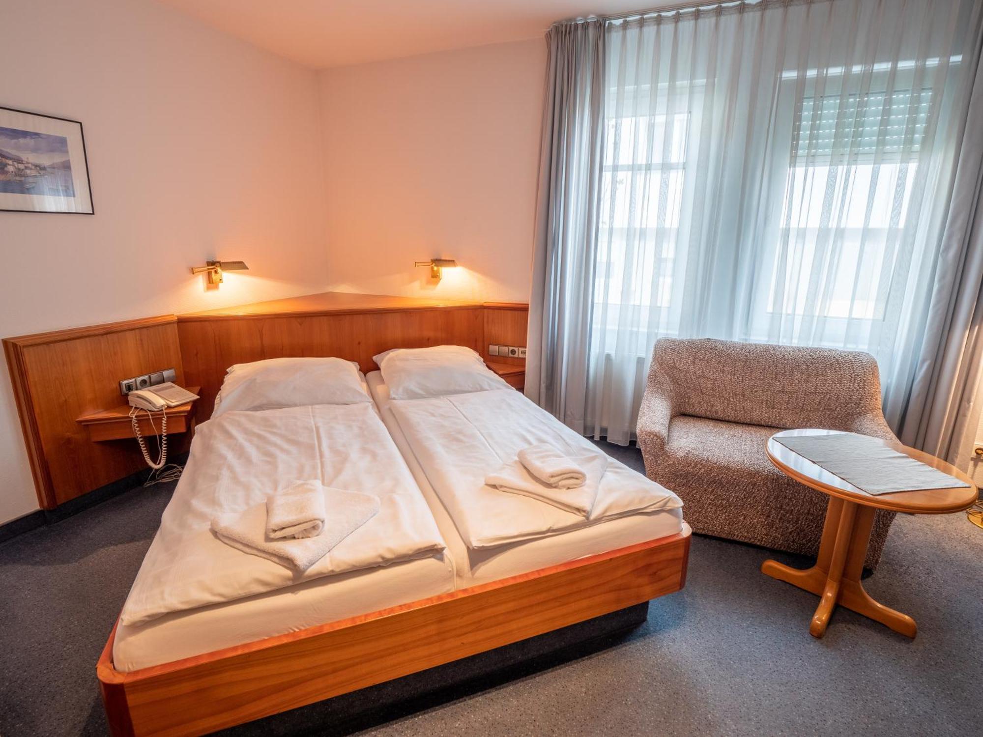 Hotel Pflum Mit Gaestehaus Nuertingen Camera foto