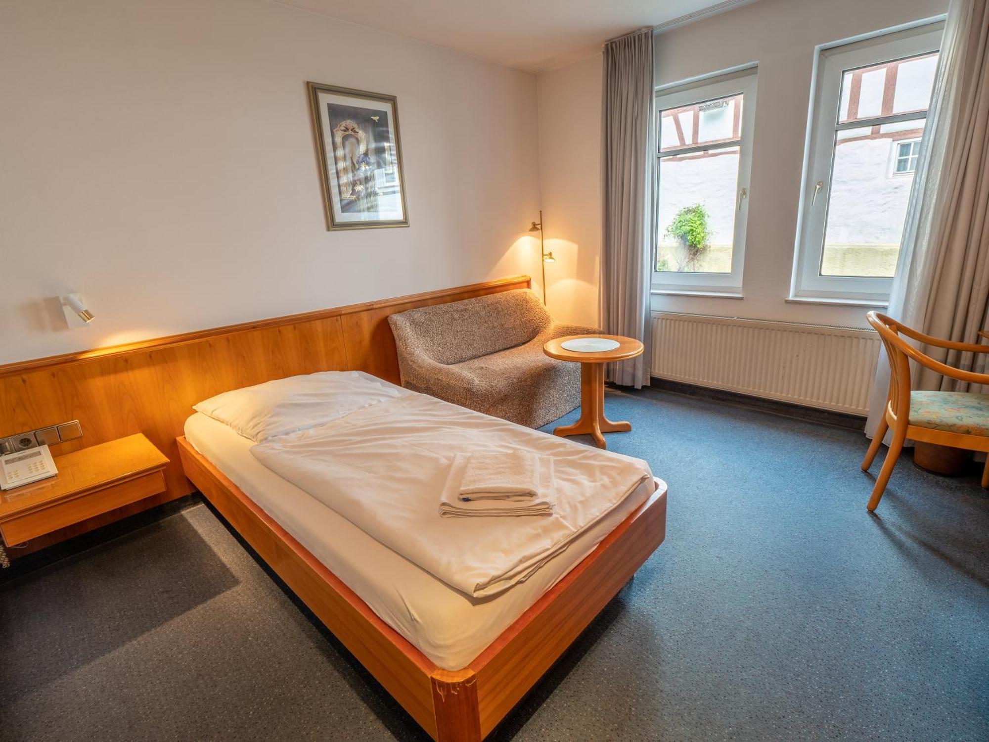 Hotel Pflum Mit Gaestehaus Nuertingen Esterno foto