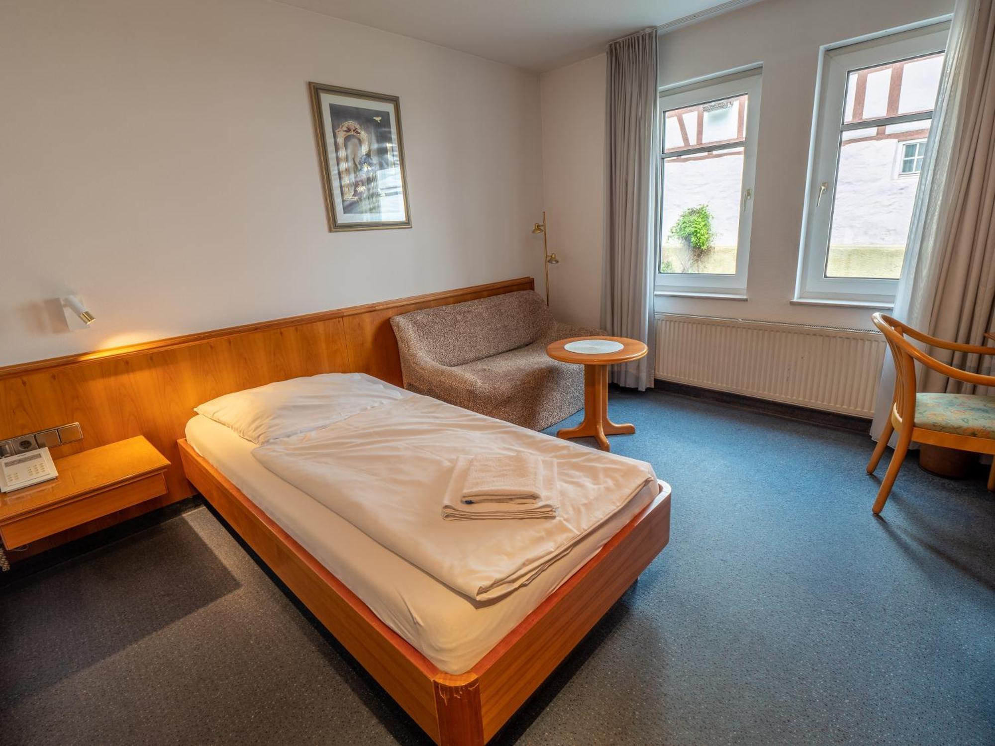 Hotel Pflum Mit Gaestehaus Nuertingen Esterno foto