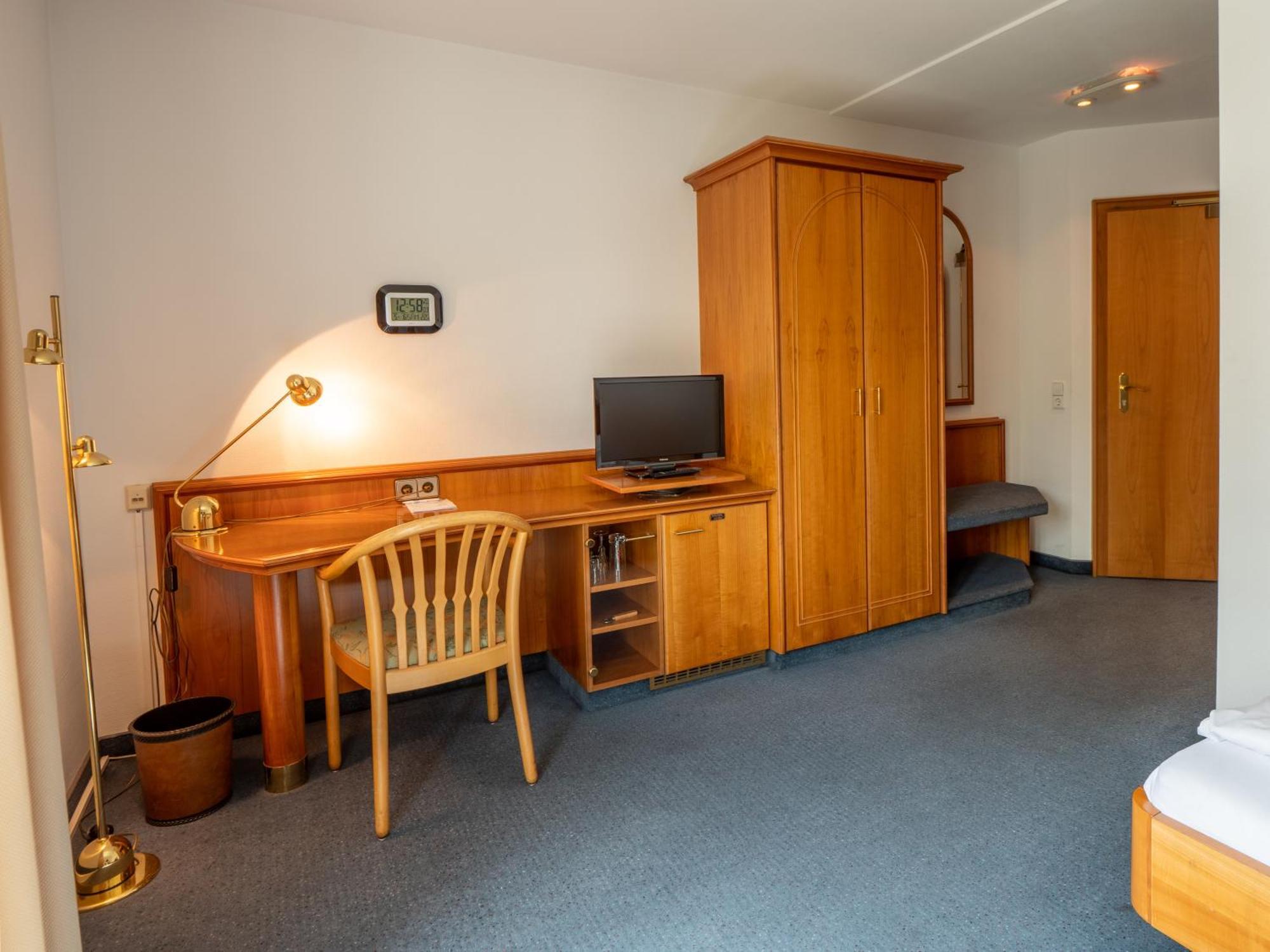 Hotel Pflum Mit Gaestehaus Nuertingen Esterno foto